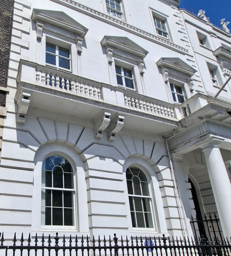 alt="Townhouse at St James’s Square in Westminster where Ada Lovelace lived"