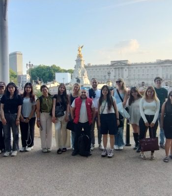 Royal London tour School grp