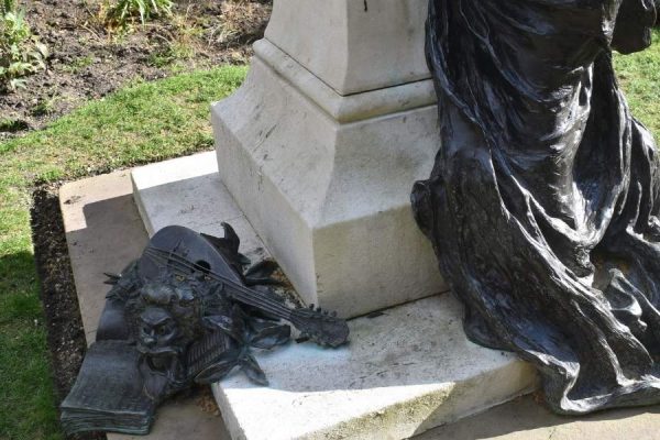 Base of Sullivan statue Victoria Embankment - photo by Barbara Wright