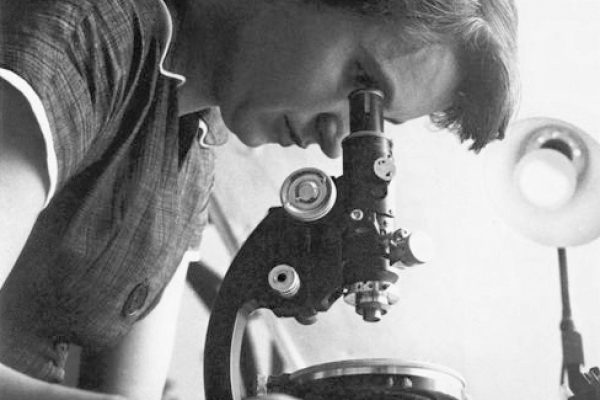 Rosalind_Franklin_(retouched)