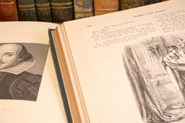 Why did the Globe Theatre close? Blog Header