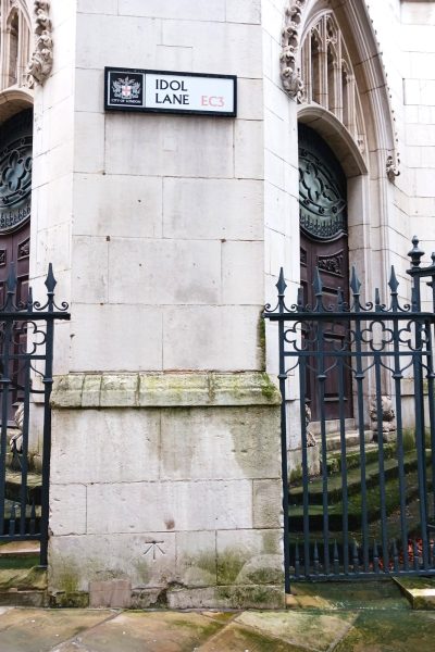 benchmark on Idol Lane